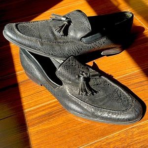Mens tassel black snake embossed leather loafers. Size 11